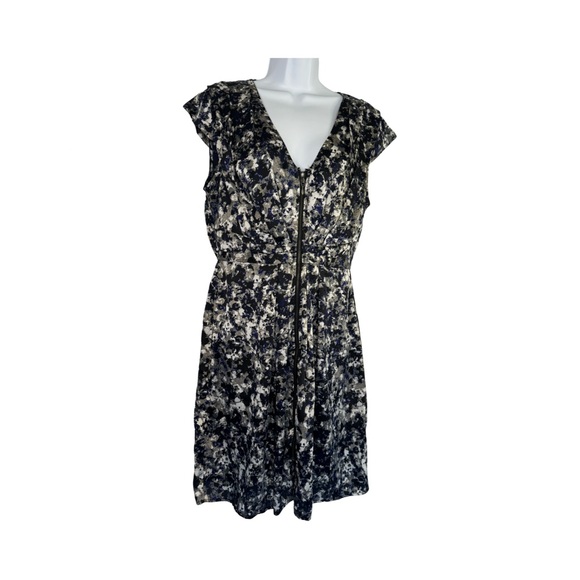 H&M Dresses & Skirts - H&M black/grey/white/Navy cap sleeve knee length dress. Size 12. Classic
